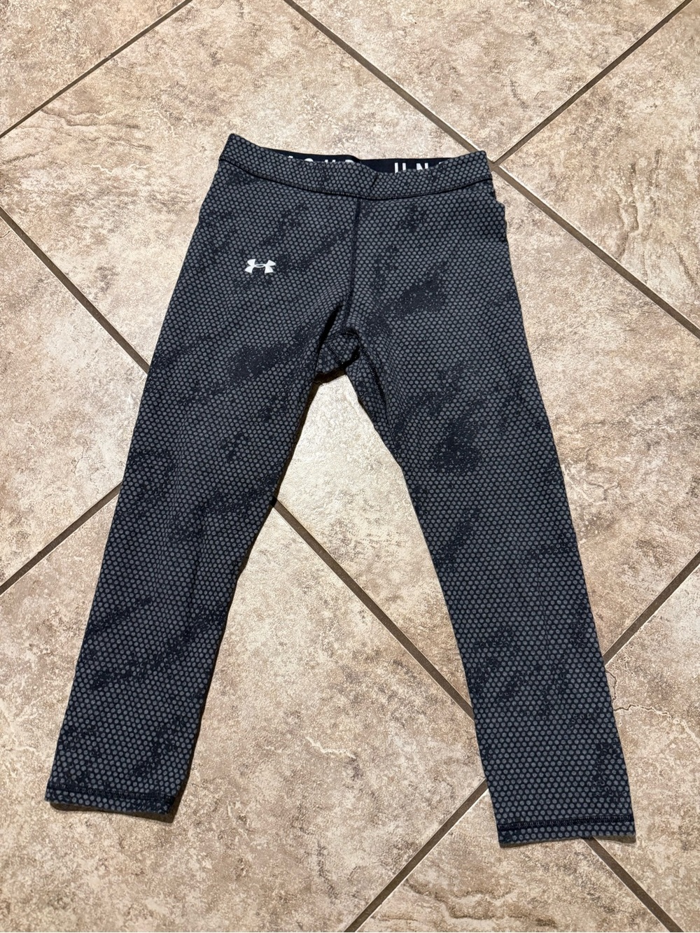 Under Armour Black Hex-Print Athletic capris